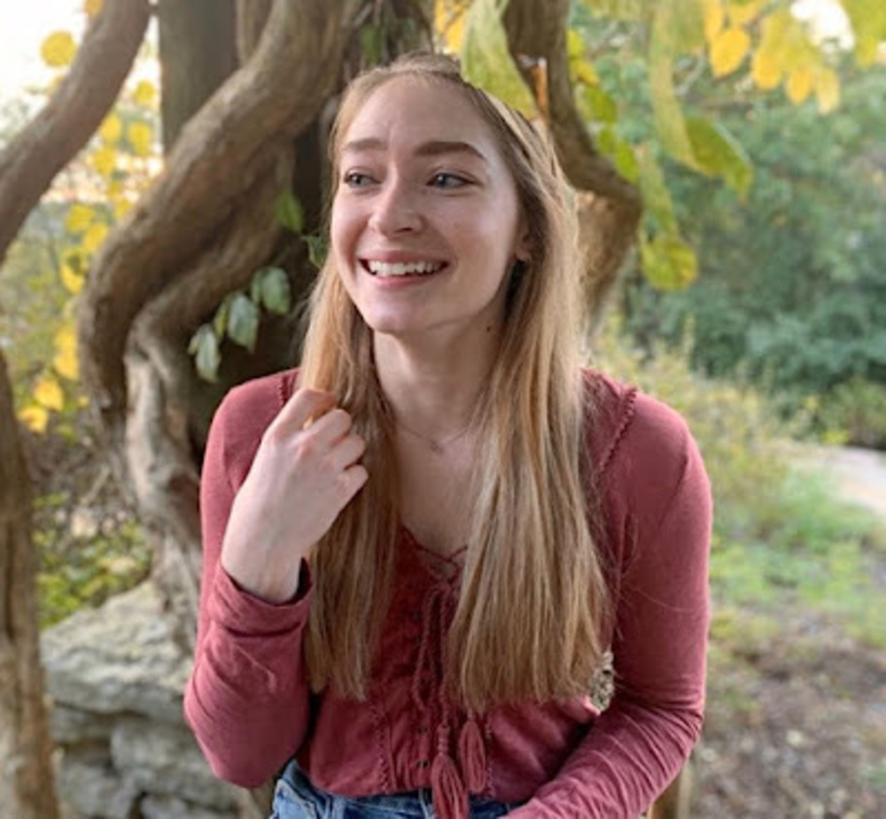 Meet your Posher, Olivia